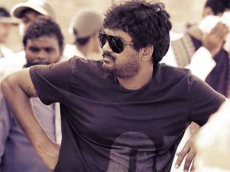 పూరి జగన్నాధ్ మీద పవన్ ఫ్యాన్ వీరంగం... రంగంలోకి డైరెక్టర్ ఫ్యాన్స్!