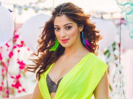 హీరోయిన్ లక్ష్మీరాయ్ ఇక అమ్మమ్మ!