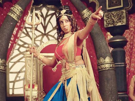 ఆ హీరోయిన్లు డ్రమ్ముల్లా తయారయ్యారు: సంజన