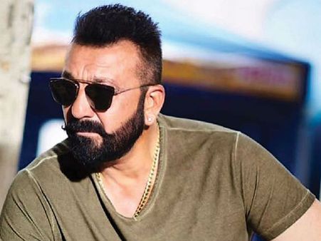 అమ్మాయిలతో శ్మశానానికి.. 350 మందితో అలా పడుకొన్నాడు.. సంజయ్ దత్ గురించి..