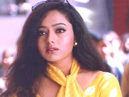 సౌందర్య తలరాత మార్చేశాడు, అందుకే ఆమె నాకు ఫ్రెండ్.. డైరెక్టర్‌కి కావలసింది చేసిపెడుతున్నారు!