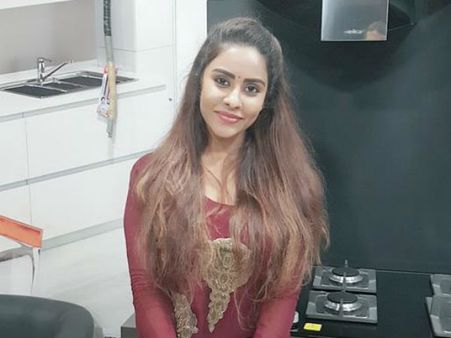 తమిళ హీరోలనూ వదలని శ్రీరెడ్డి.... ఆ హీరో గురించి సంచలన పోస్ట్!