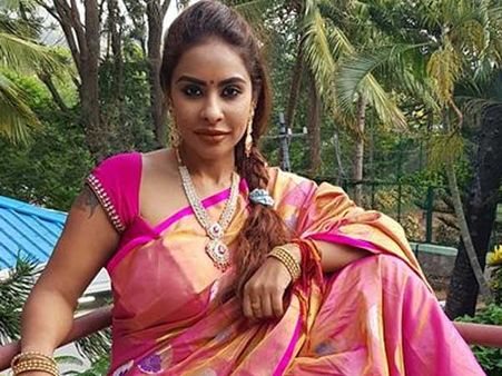 కార్తిపై శ్రీరెడ్డి ఫైర్: వ్యభిచారులే నయం, నిరూపిస్తే తల నరక్కుంటానని సవాల్!