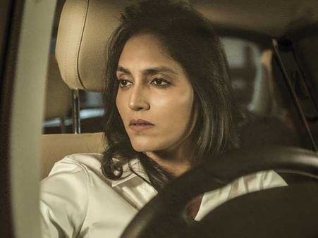 పవన్ కల్యాణ్ హీరోయిన్ రీ ఎంట్రీ.. గూఢచారిగా..!