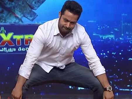 స్వింగ్ జర అంటూ దుమ్మురేపిన ఎన్టీఆర్.. డాన్సర్లకు సందేశం!