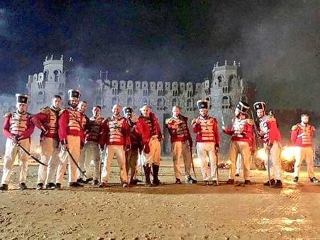 షాకింగ్: బ్రిటిష్ కోటని బూడిద చేస్తున్న సైరా.. ఫోటోలు లీక్.. ఎన్టీఆర్ సినిమా తరహాలోనే!