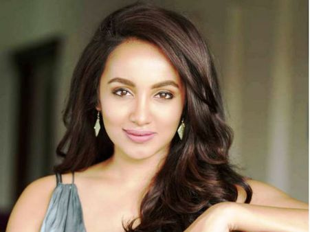 బిగ్‌బాస్ నుంచి తేజస్వి ఔట్.. దొంగ నా కొడుకు అని కామెంట్.. కన్నీటి పర్యంతమైన సామ్రాట్