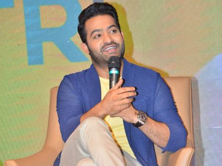 మళ్లీ మళ్లీ అదే ప్రశ్నా?.... నాని గురించి నన్ను అడగటం తప్పు: ఎన్టీఆర్