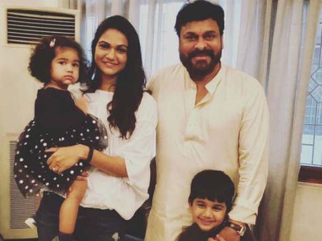 చిరంజీవి కలిసిన అల్లు అర్జున్ ఫ్యామిలీ... మెగా తాతయ్యను విష్ చేసిన అయాన్!