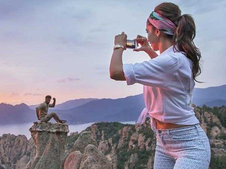 దీపికా పదుకొనేని ఆడేసుకుంటున్న నెటిజన్లు.. మాజీ ప్రియుడి ఫొటో తెచ్చిన తంటా!