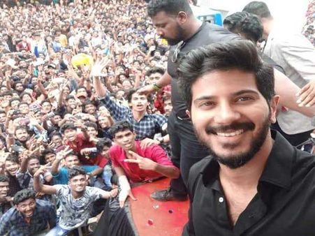 మాల్ ప్రారంభించిన హీరోను చూసేందుకు వచ్చి అభిమాని మృతి