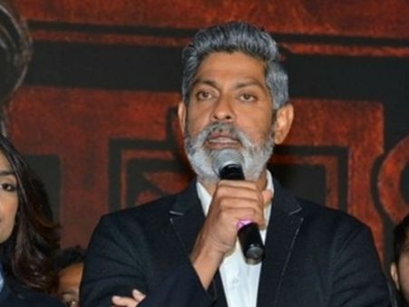 గూఢచారి టీం నన్ను చీట్ చేసింది, ఆ వెధవలతో సంబంధం లేదు: జగపతి బాబు