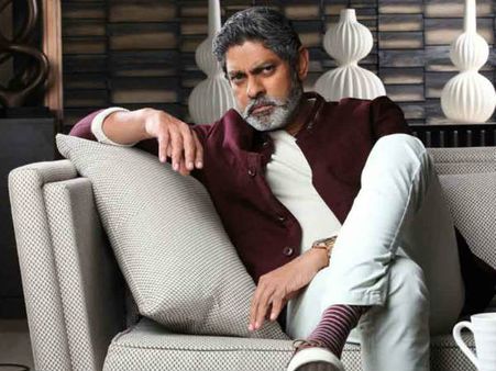 పని లేని వెధవలు అంతే, డబ్బు లేకున్న హ్యాపీగా కూతురు పెళ్లి చేశా: జగపతి బాబు