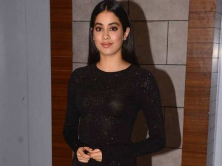 కరణ్ జోహర్ చేసిన పనికి ఇంకా షాక్‌లోనే.. జాహ్నవి కపూర్