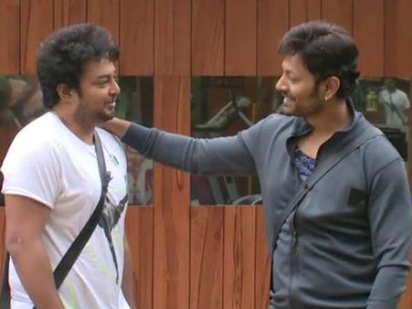 కౌశల్, తనీష్ ఫ్యాన్స్ మధ్య ఫైట్... వైరల్ అవుతున్న వీడియో!