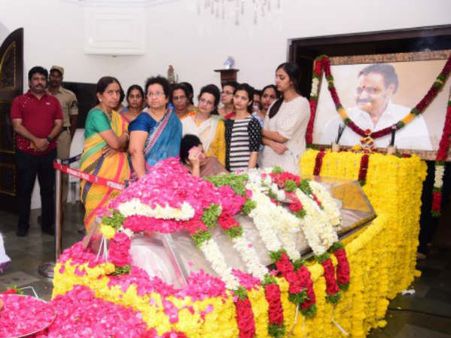 ఆ ఆలోచన విరమించుకున్న నందమూరి కుటుంబ సభ్యులు!