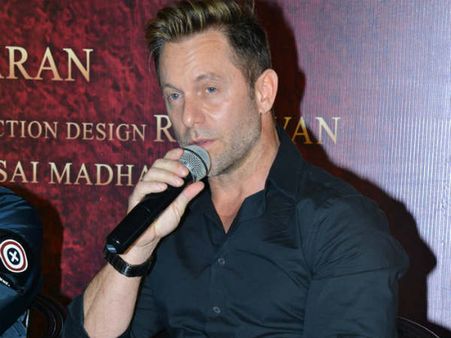 సైరాకు మరణశిక్ష, కథకు అదే ఆధారం.. ఆ ప్రశ్నకు పగలబడి నవ్వేసిన హాలీవుడ్ స్టంట్ కొరియోగ్రాఫర్!