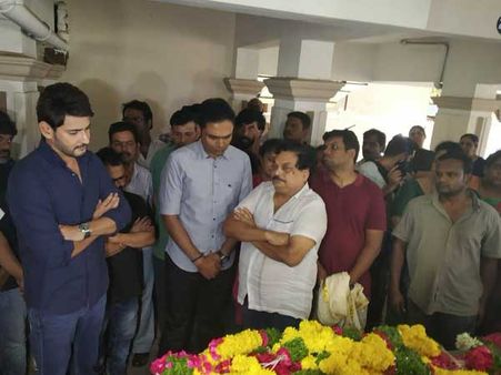 బీఏ రాజు నివాసానికి టాలీవుడ్ ప్రముఖులు.. జయ మృతికి మహేష్, సుకుమార్, వెంకటేష్ సంతాపం!