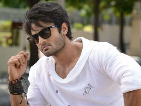 మహేష్ బావ సంచలనం.. కృష్ణ బయోపిక్, అంతా సస్పెన్స్!