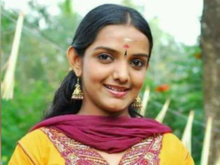 ఘోర ప్రమాదంలో యువ గాయని మంజూష దుర్మరణం .. ఐడియా స్టార్ సింగర్‌గా, ఫ్రెండ్‌తో కలసి!