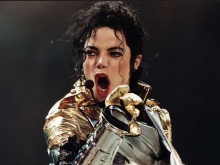 మరణించిన మైఖేల్ జాక్సన్ సంపాదన చూస్తే షాకే.. రికార్డుస్థాయిలో ఆదాయం!