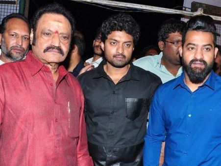 మీ కోసం ఇంటి వద్ద ఎదురుచూపులు.. ఆ విషాదం మరవక ముందే.. షాకింగ్‌లో ఎన్టీఆర్, కల్యాణ్ రాం