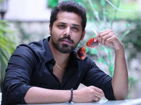 హీరో నందు.. నీ ప్రవర్తన దారుణం.. తప్పించుకు తిరగడం సరికాదు.. నిర్మాత ఫైర్