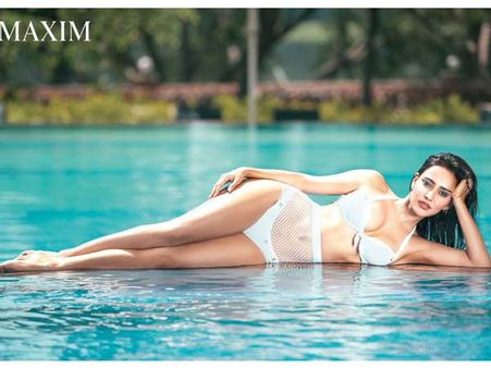 ఘాటు అందాలతో రెచ్చిపోయిన రాంచరణ్ హీరోయిన్.. బికినిలో తడి సోయగాలు!