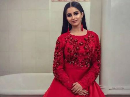 కికి ఛాలెంజ్ వివాదంలో బిగ్‌బాస్ సెలబ్రిటీ.. తప్పు జరిగింది.. చెంపలేసుకొని..!