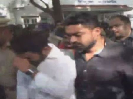 హరికృష్ణ మృతి: కన్నీటి పర్యంతమవుతూ ఆసుపత్రికి చేరుకున్న ఎన్టీఆర్, కళ్యాణ్ రామ్!