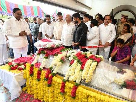 ఎన్టీఆర్‌కు కేసీఆర్ పరామర్శ.. చంద్రబాబుతో మాట్లాడుతూ..