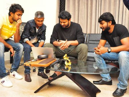 పేపర్ బాయ్‌కి ప్రభాస్ ప్రశంస.. ట్రైలర్ చూసిన యంగ్ రెబల్‌స్టార్