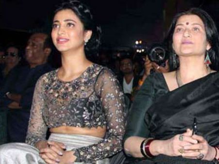 మా అమ్మతో కలిసి నటించాలని ఉంది: శృతి హాసన్