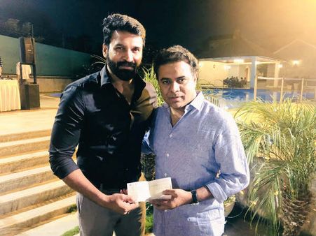 కేటీఆర్‌ని ఆశ్చర్యపరిచిన నటుడు సుబ్బరాజ్.. మంచి మనసుతో!