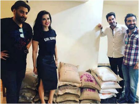 కేరళ వరద బాధితుల కోసం సన్నీ లియోన్ సహాయం