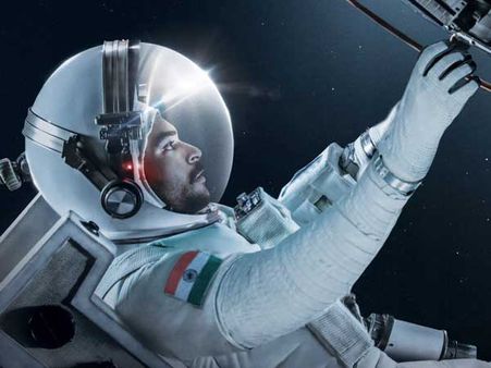 వరుణ్ తేజ్ సినిమా ఫస్ట్ లుక్: ఉత్కంఠ పెంచేలా టైటిల్.. 'అంతరిక్షం 9000 కెఎమ్‌పి‌హెచ్'!