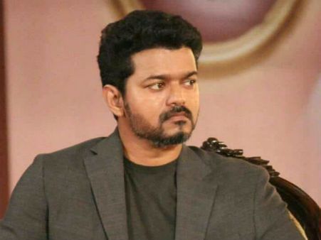 కేరళ వరదలు: ఆ హీరో కోట్లు ఇవ్వలేదు... ఫ్యాన్స్ అత్యుత్సాహం వల్లే ఇదంతా!