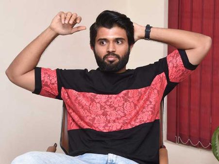 దెబ్బకు విజయ్ దేవరకొండ మీద పిచ్చి దిగిపోవాలి... డైరెక్టర్ కామెంట్స్!