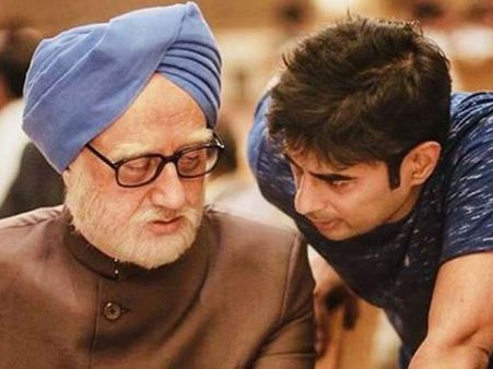 డైరెక్టర్‌ని అరెస్ట్ చేసిన పోలీసులు.. మరీ ఇంత ఫ్రాడా!