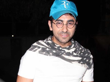 నీ నుంచి నాకు అది కావాలి.. హీరోని షాపింగ్ మాల్‌లో ఇబ్బంది పెట్టిన అమ్మాయి!