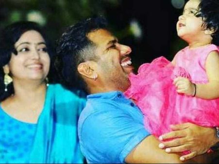 రోడ్డు ప్రమాదానికి గురైన మ్యూజిక్ డైరెక్టర్‌.. కూతురు మరణం.. మృత్యువుతో భార్య పోరాటం!