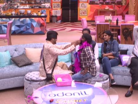 రోల్‌ను ఆడపిల్లగా మార్చిన కౌశల్, దీప్తి జోకర్ వేషాలు, గీతా మాధురి తీరుతో నాని షాక్!