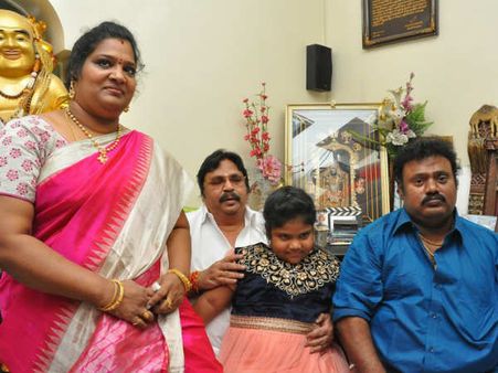 అర్థరాత్రి దాసరి కోడలిపై దాడి.. రచ్చకెక్కిన ఆస్తి వివాదాలు!