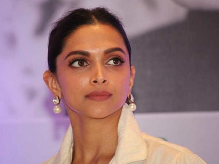 దీపికా పదుకోన్ ఫైర్.. నీకెందుకు చెప్పాలి.. ప్రతీ క్షణం బాధలోనే..