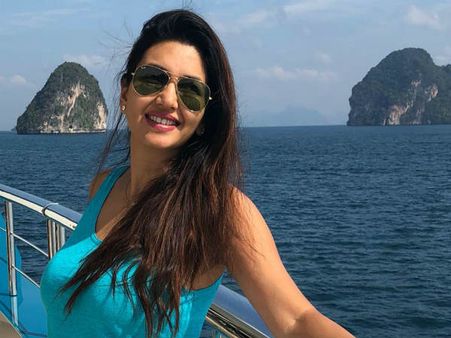 50 ఏళ్ల పెళ్లి సందడి హీరోయిన్.. అందాల హొయలకు ఫిదా కావాల్సిందే!