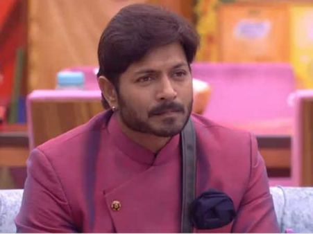 తప్పుడు ప్రచారం ఆపండి.. ఆశలు తలకిందులు.. నా తల్లి రుణం తీర్చుకొనే సమయం.. కౌశల్ ఎమోషనల్