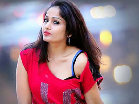 మానసిక మానభంగమా? కౌశల్‌ను బ్లేమ్ చేయొద్దు: గీత మాధురిపై మాధవి లత