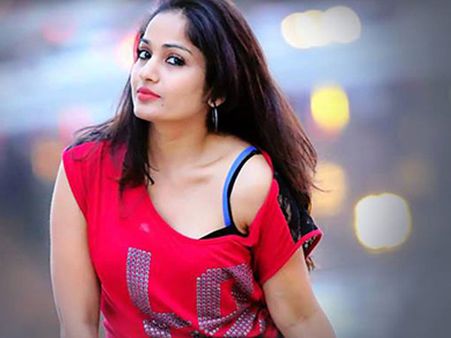 మన హీరోలను బిగ్‌బాస్ పెట్టాలి.. నిజస్వరూపం తెలుస్తుంది.. అందరూ తొక్కేసే వాళ్లే.. మాధవీలత