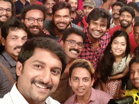 గుమ్మడి కాయ కొట్టారు.. నాని, నాగ్ సెల్ఫీల పట్టుపట్టారు..