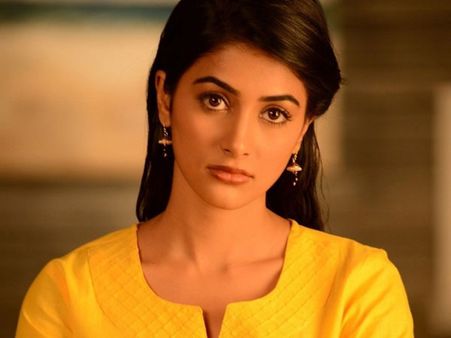 హరికృష్ణ మరణం.. పూజా హెగ్డేకు కష్టాలు..